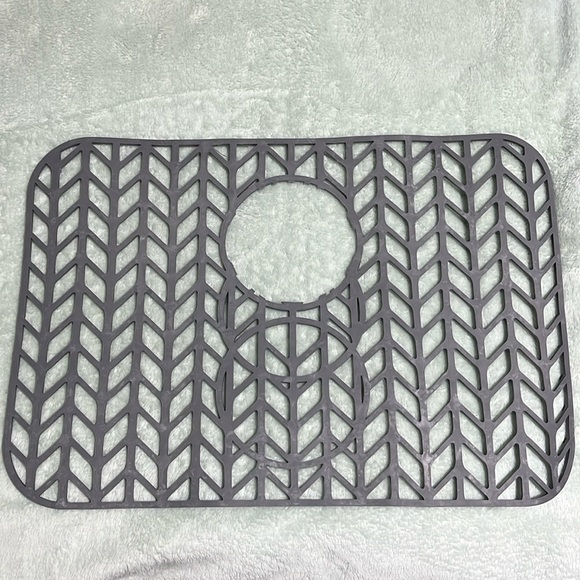 ⚠️Heavy Duty Grey Rubber Sink Mat – 13” x 18.5” with 5” Drain Hole, Brand New - Picture 1 of 6